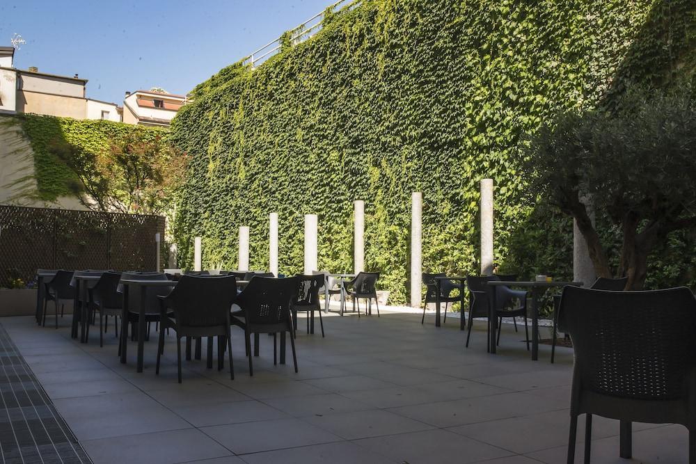Hotel Milano Castello Exterior photo